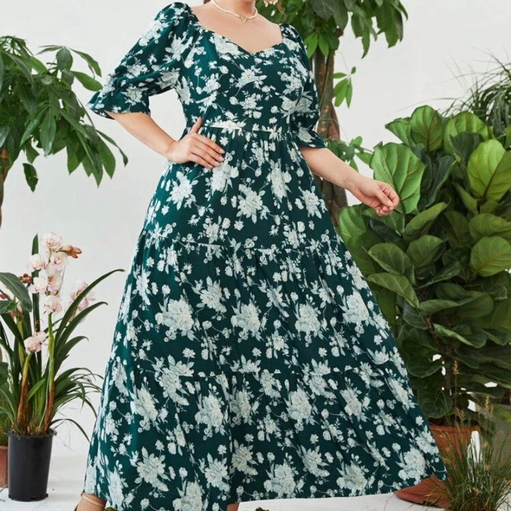 Green Floral Dress w/ Sweetheart Neckline & Puffy Sleeves